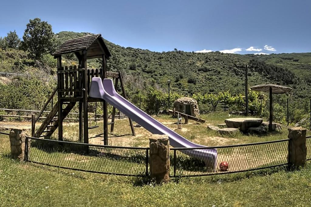 Apartamentos Rurales El Solitario Banos De Montemayor Luaran gambar