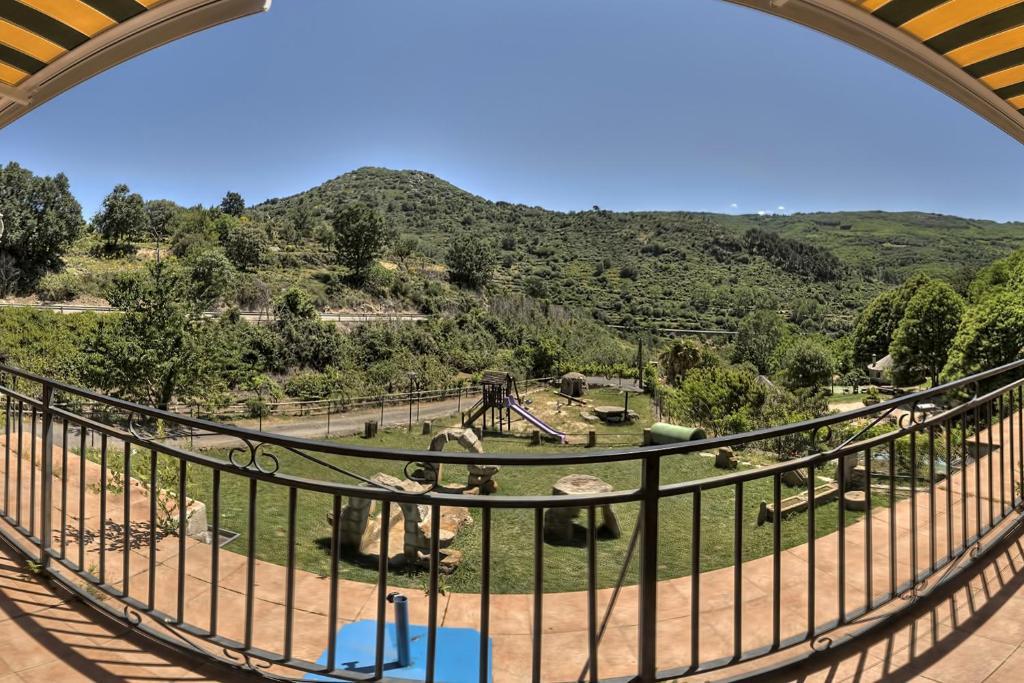 Apartamentos Rurales El Solitario Banos De Montemayor Luaran gambar